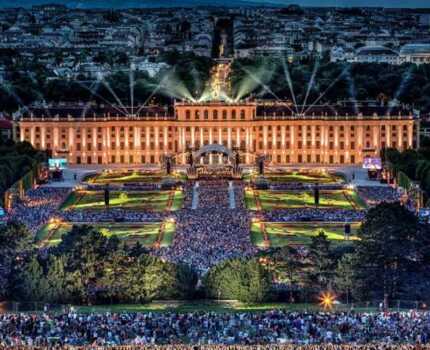 2025/05/images/tour_1924/summer-night-concert-2018by-julius-silver4-1-1116x1080-large.jpg