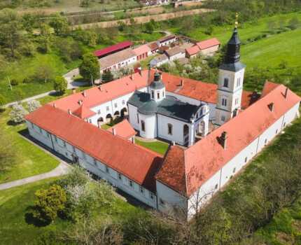 2024/03/images/tour_698/manastir-krusedol-srbija1965785344-830x553.jpg